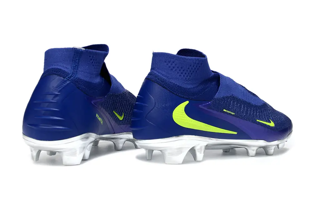 Nike Phantom 6 DF Elite Firm Ground Football Boots in action