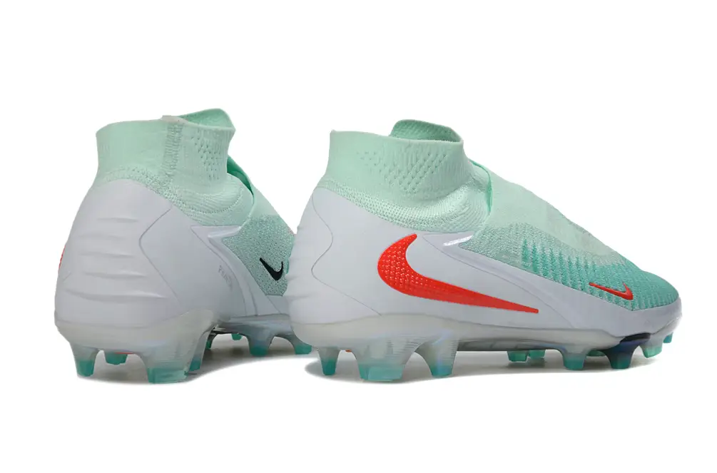 High-quality image of Nike Phantom 6 DF Elite FG football boot, perfect for goalkeepers.