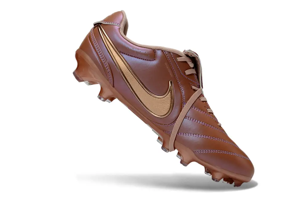 Nike Tiempo Ligera Pro LE Elite Football Football Boots in action